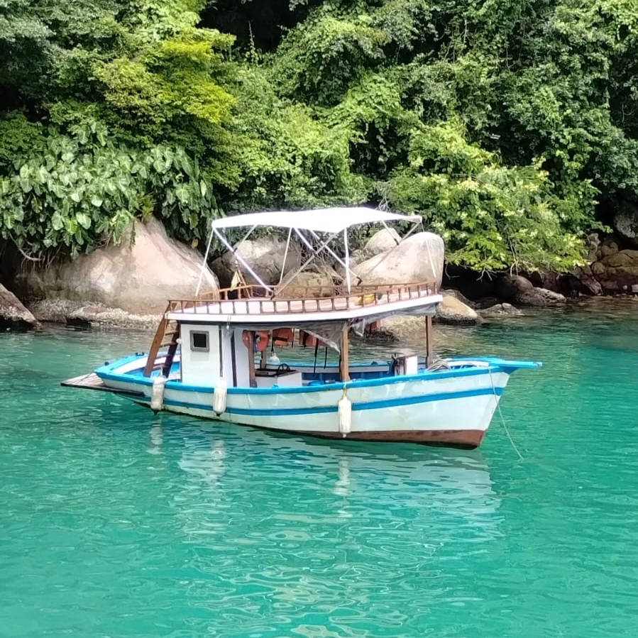 BARCO DE LUXO PRIVATIVO ( 12 Pessoas )
