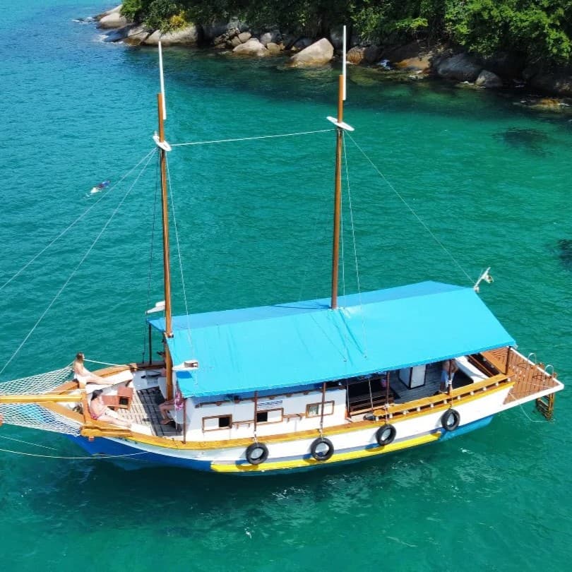 ESCUNA PRIVATIVO PARATY (30 pessoas)