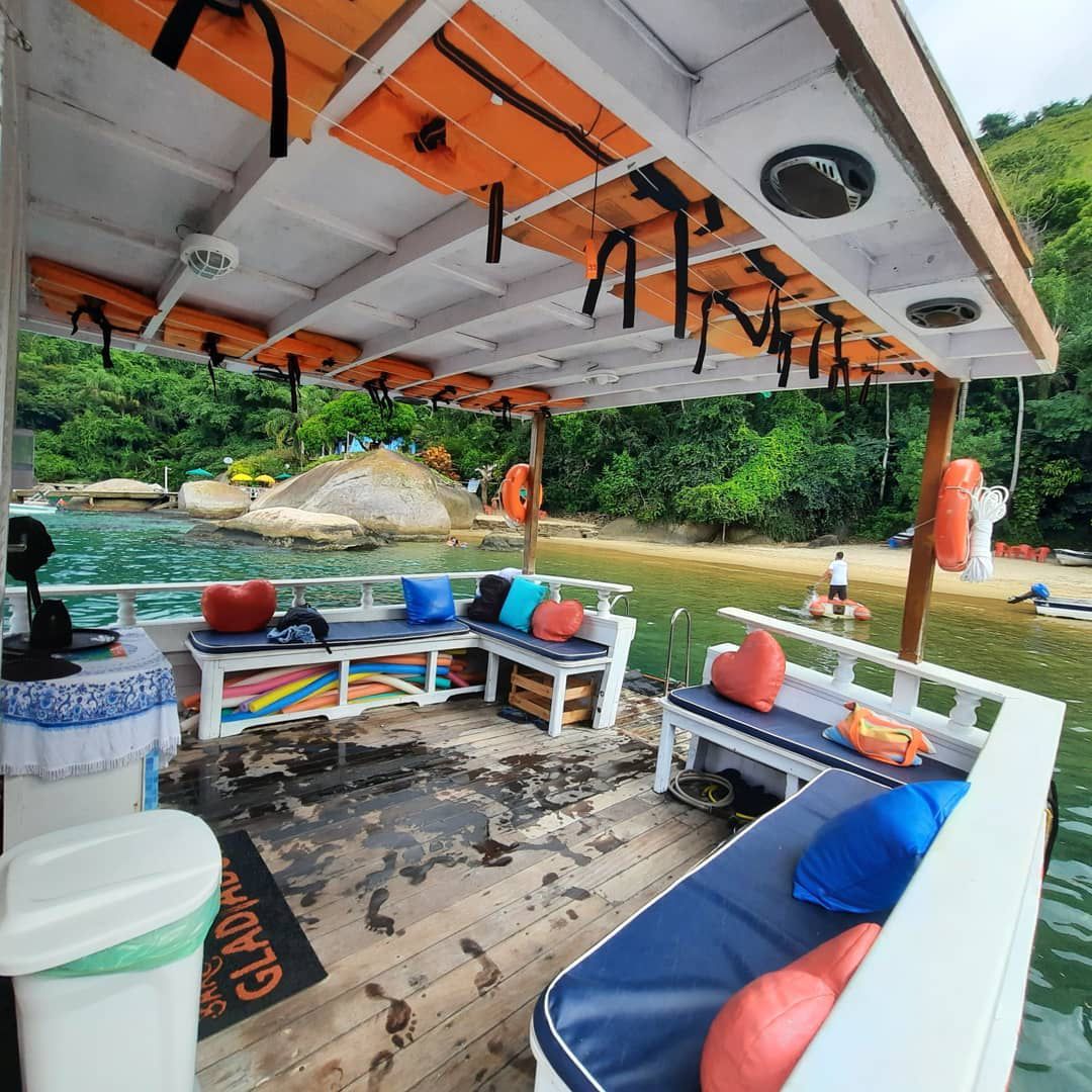 BARCO PRIVATIVO PARATY (25 Pessoas )