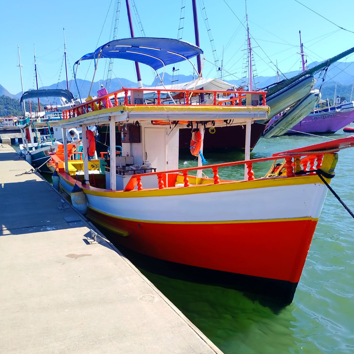 BARCO PRIVATIVO PARATY ( 4 pessoas )