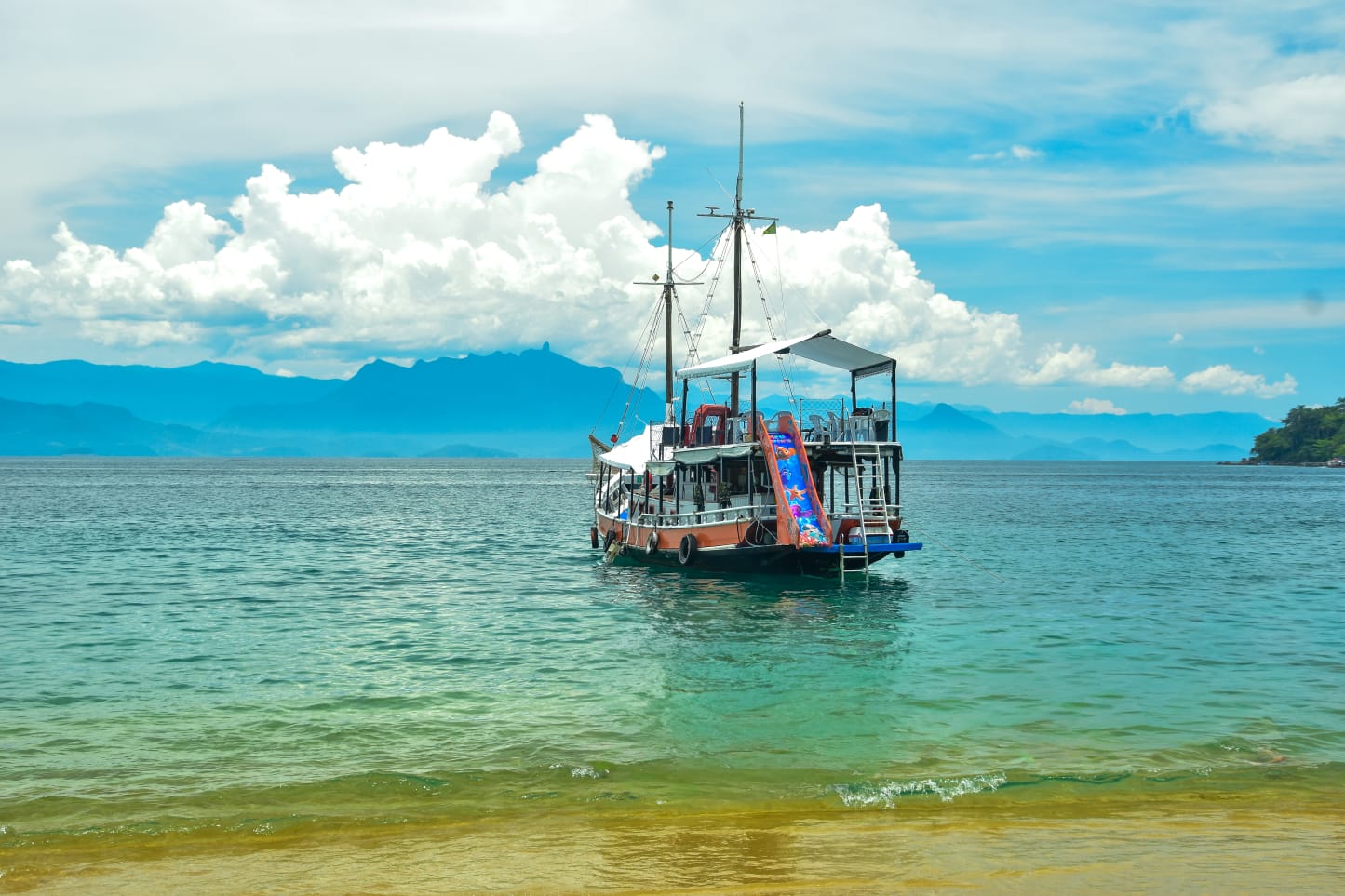ESCUNA FAMILIAR PARATY - 10:00 Horas -  Praia Vermelha & Ilha dos Cocos