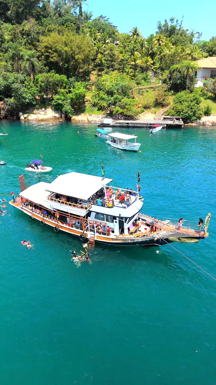 ESCUNA 2 ANDARES PARATY - 11:30 horas - Praia do Conceição & Ilha dos Cocos