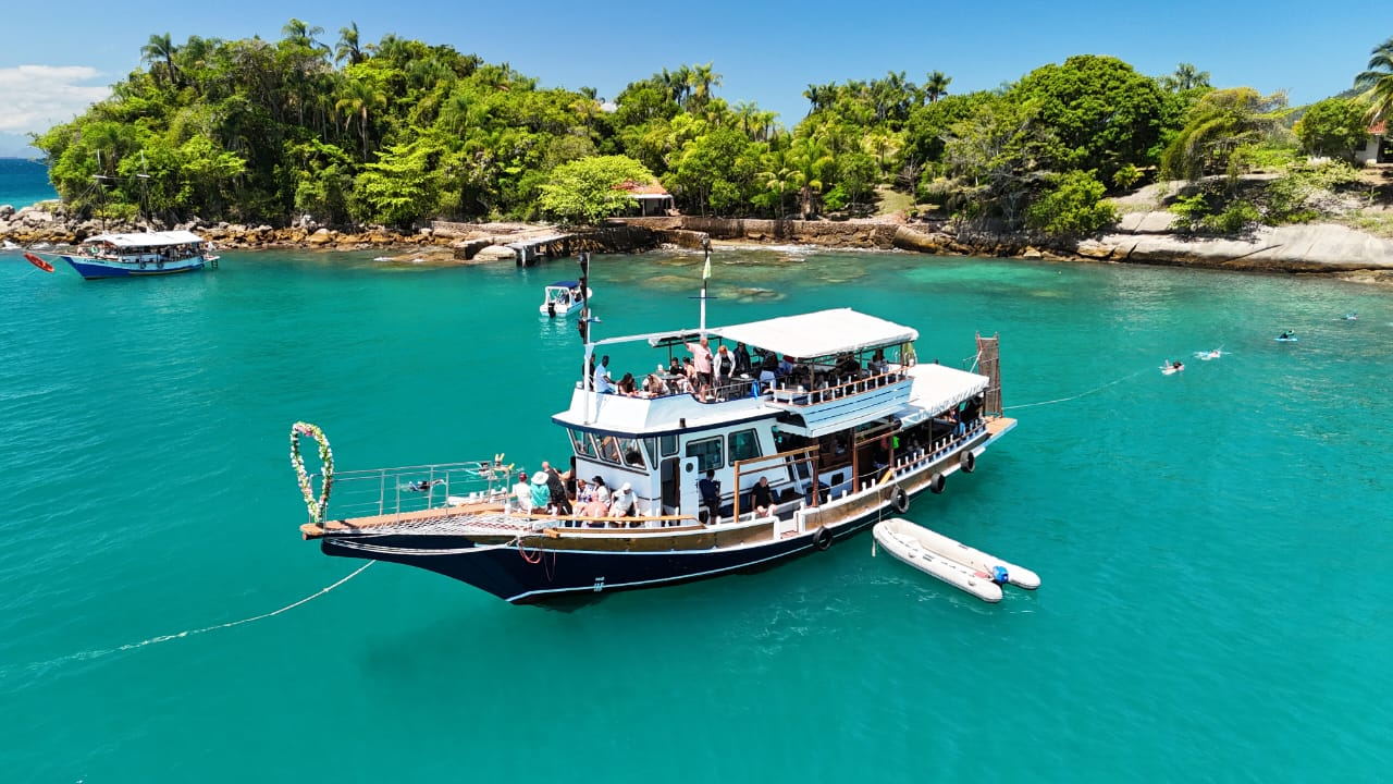 ESCUNA 2 ANDARES PARATY - 11:30 horas - Praia do Conceição & Ilha dos Cocos