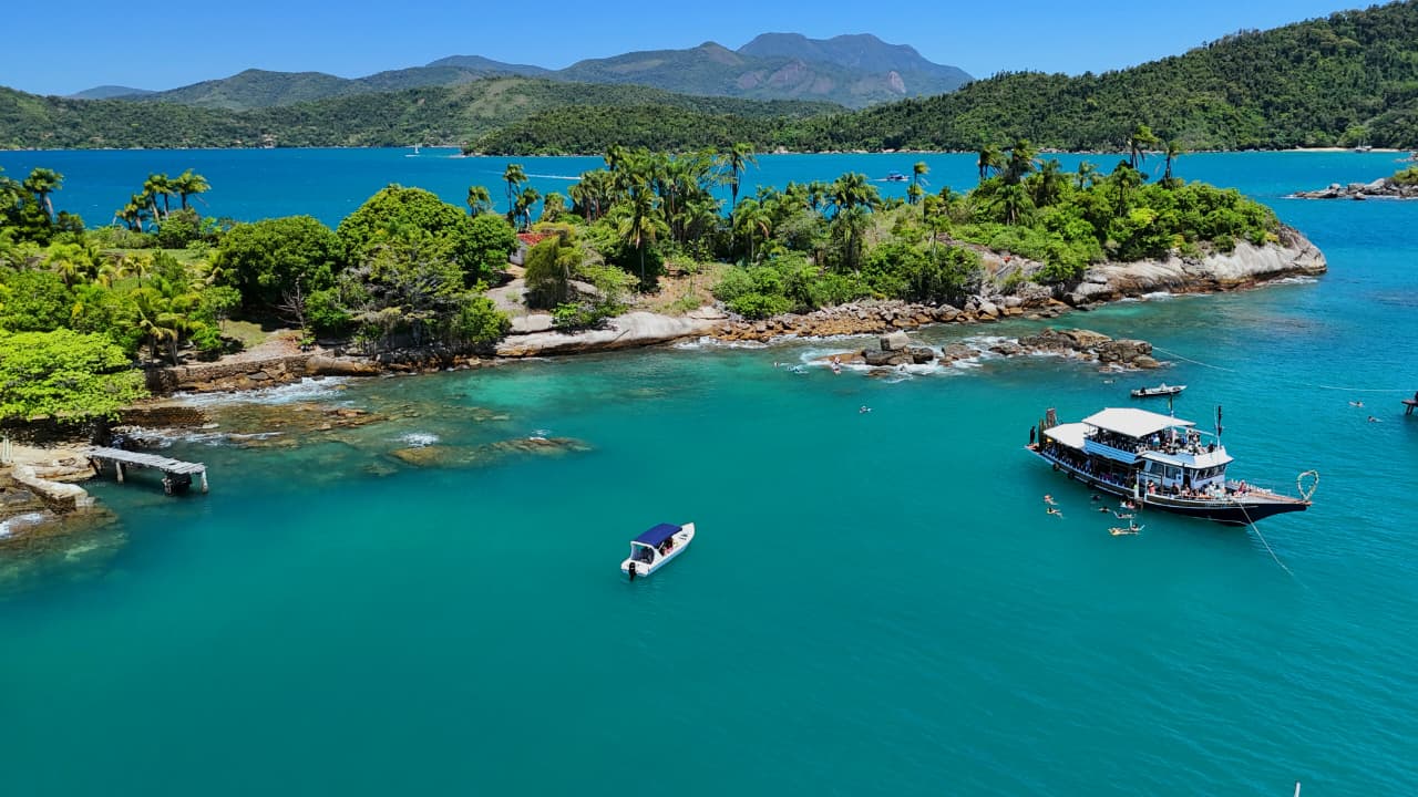 ESCUNA 2 ANDARES PARATY - 11:30 horas - Praia do Conceição & Ilha dos Cocos