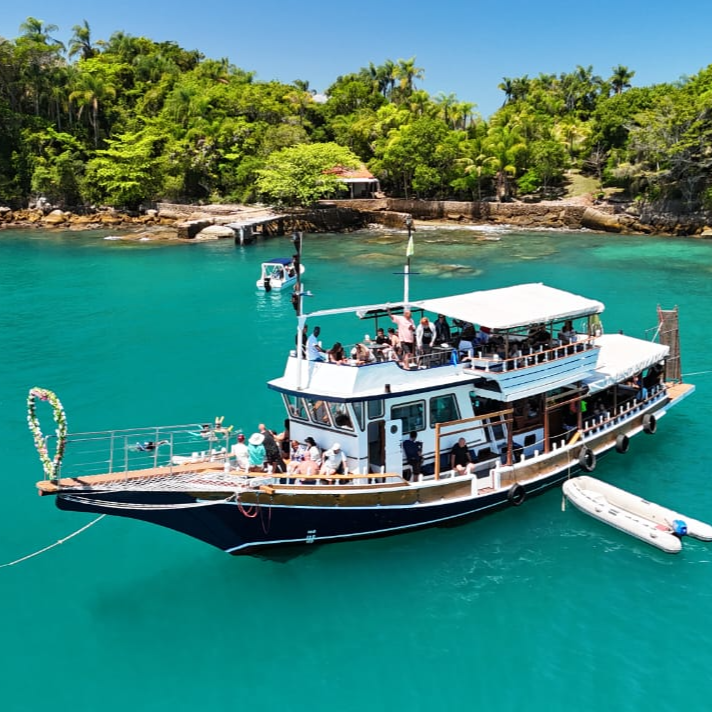 ESCUNA 2 ANDARES PARATY - 11:30 horas - Praia do Conceição & Ilha dos Cocos