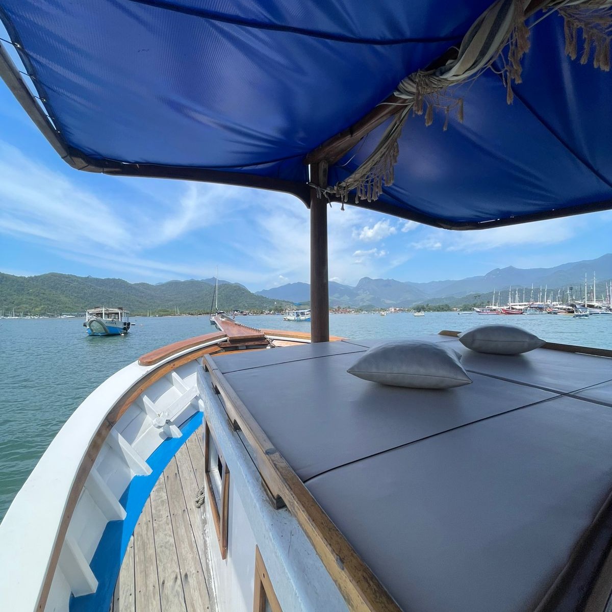 BARCO PRIVATIVO PARATY (10 Pessoas) Roteiro Tradicional