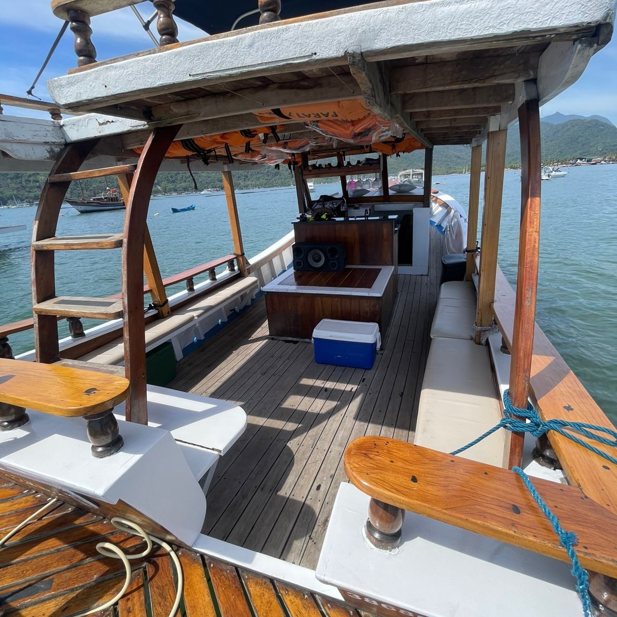 BARCO PRIVATIVO PARATY (10 Pessoas) Roteiro Tradicional