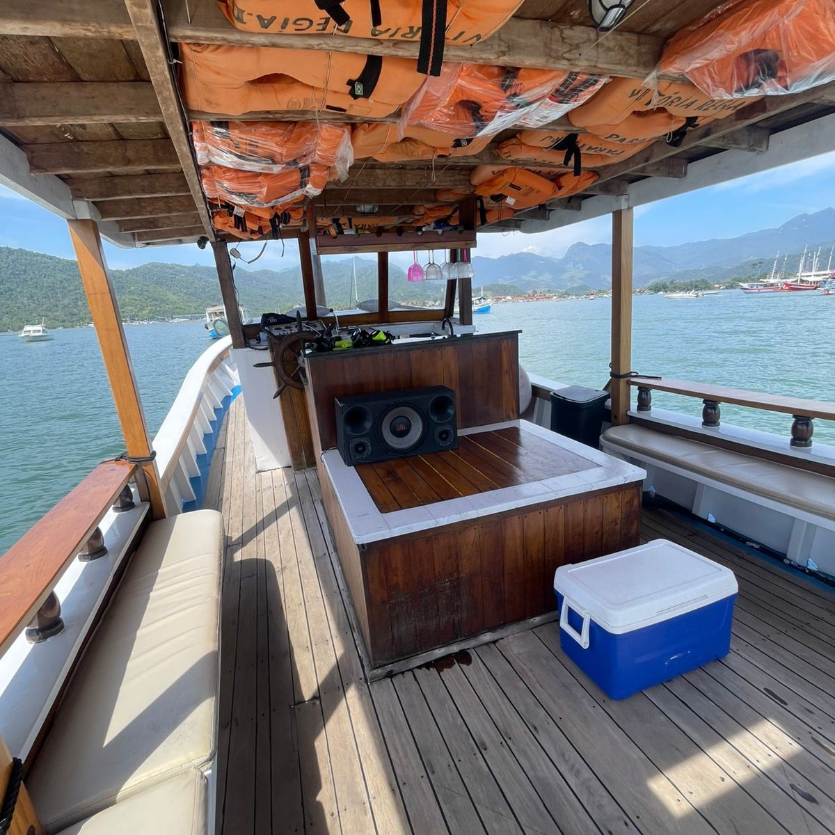 BARCO PRIVATIVO PARATY (10 Pessoas) Roteiro Tradicional