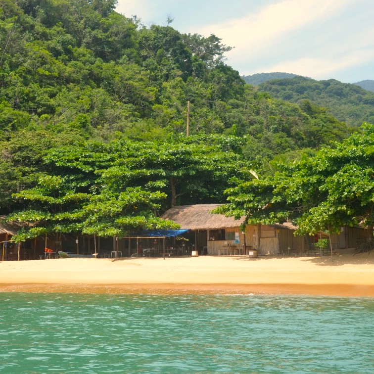 ESCUNA CAJAIBA Voyage Marítimo Épico ate Praias Paradisíacos