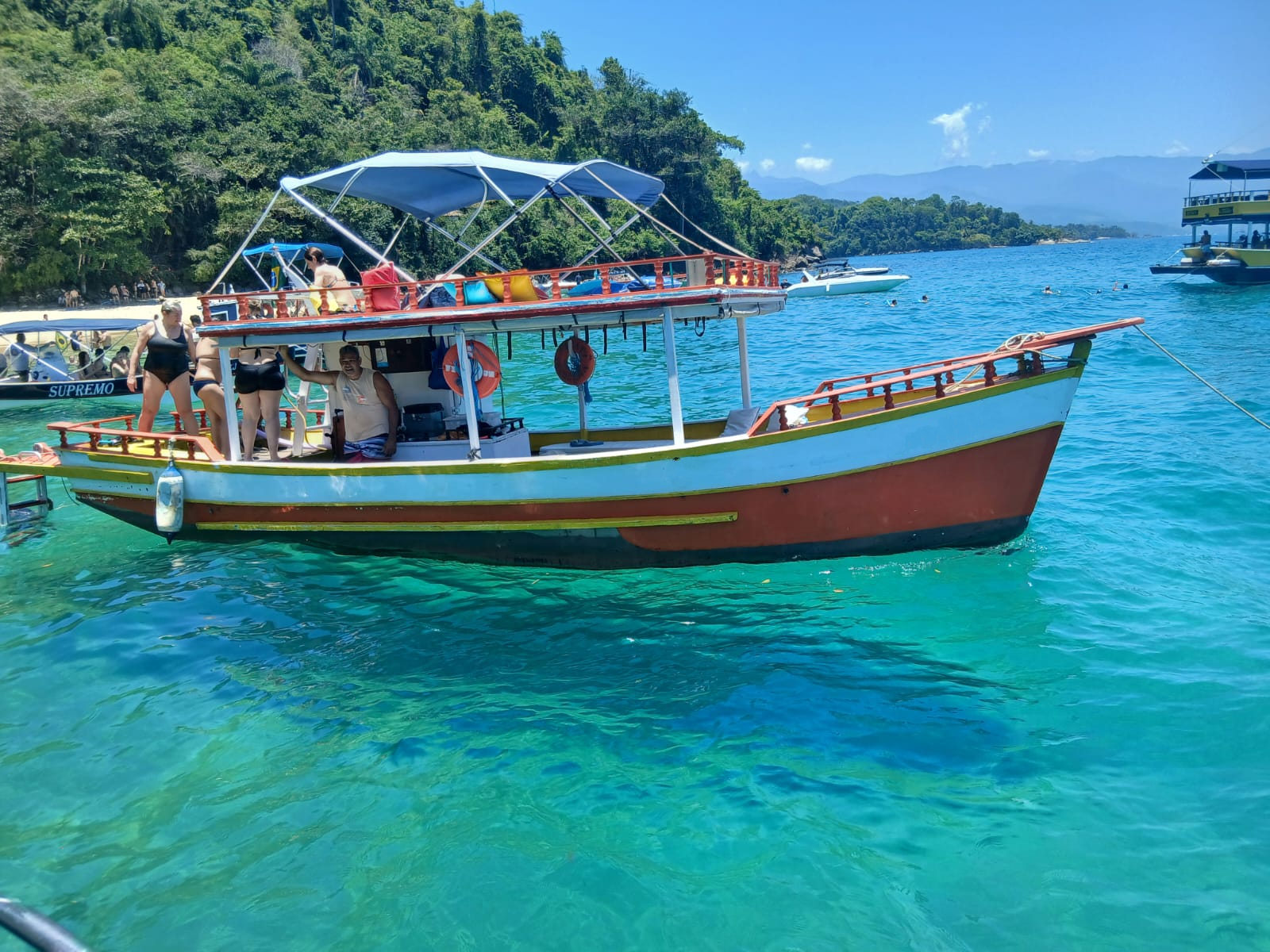 BARCO PRIVATIVO PARATY  Churrasqueira & Toilet Abordo