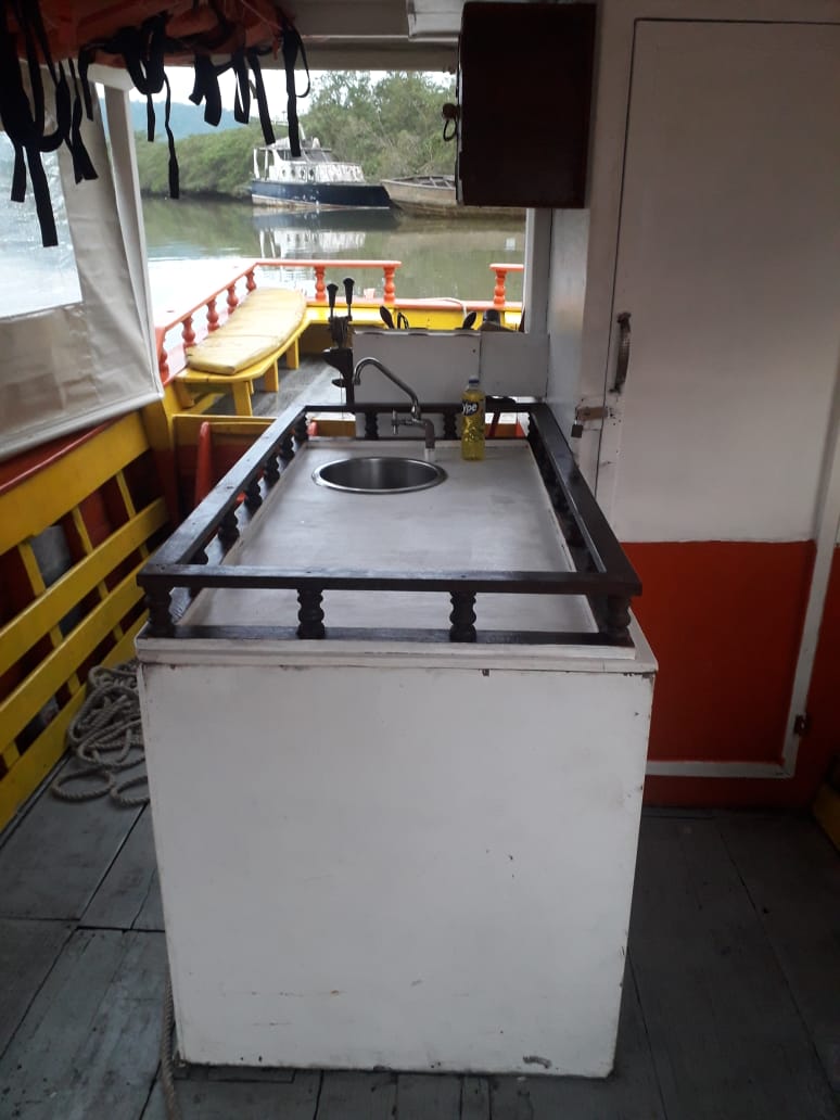 BARCO PRIVATIVO PARATY  Churrasqueira & Toilet Abordo