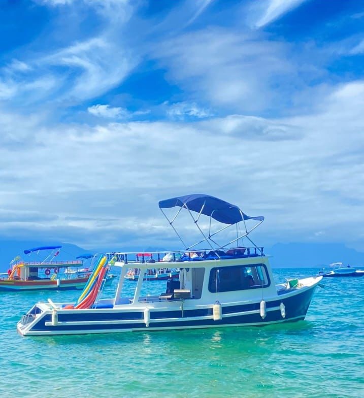 BARCO PRIVATIVO PARATY (6 pessoas)