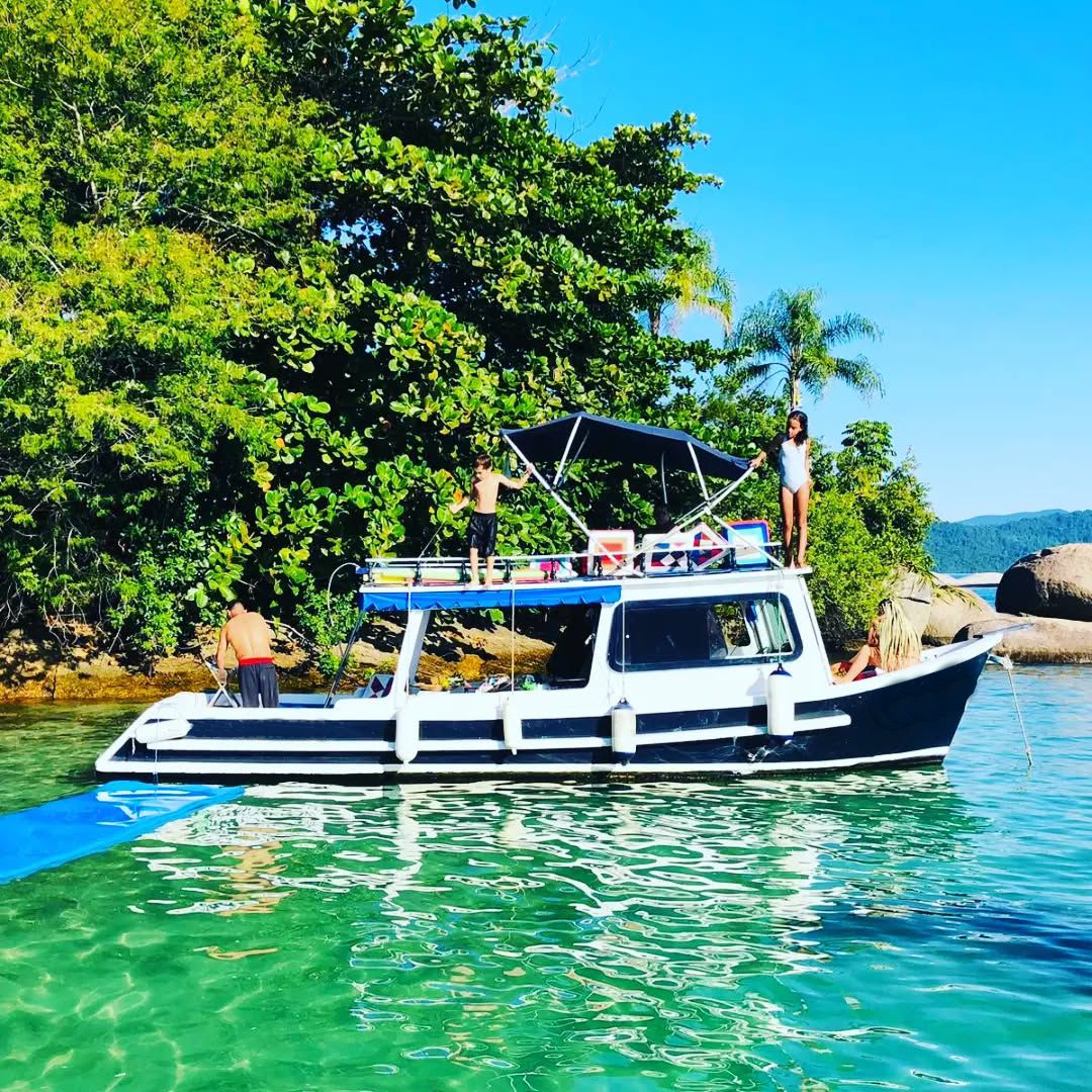 BARCO PRIVATIVO PARATY (6 pessoas)