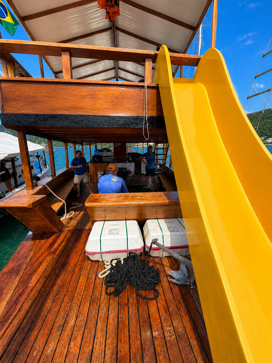 Escuna ADVENTURE 10:30h – 6 Horas de Passeio e 5 Paradas