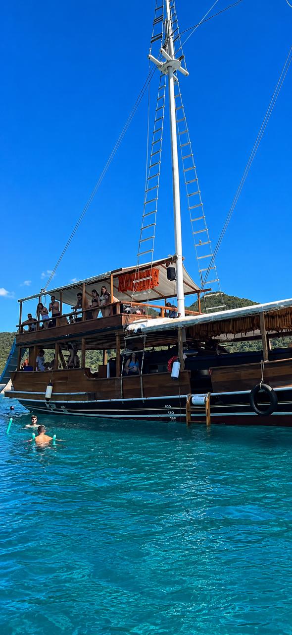 Escuna ADVENTURE 10:30h – 6 Horas de Passeio e 5 Paradas