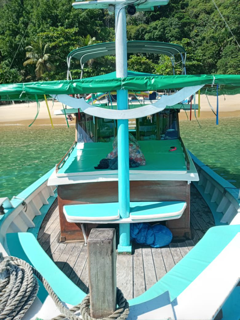 Barco Paraty PRIVATIVO Churrasqueira • Snorkel • Som bluetooth • Gelo • Toilet (R$ p/ate 15 passageiros) 