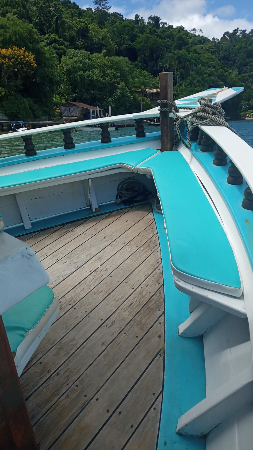 Barco Paraty PRIVATIVO Churrasqueira • Snorkel • Som bluetooth • Gelo • Toilet (R$ p/ate 15 passageiros) 