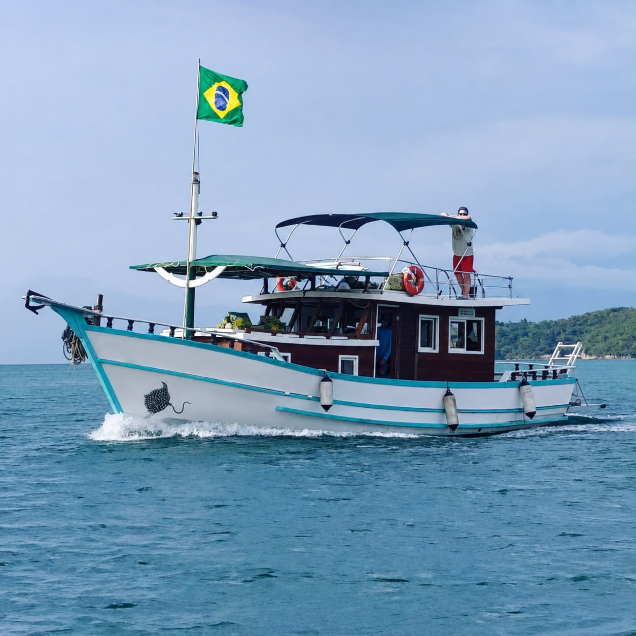 Barco Paraty PRIVATIVO Churrasqueira • Snorkel • Som bluetooth • Gelo • Toilet (R$ p/ate 15 passageiros) 